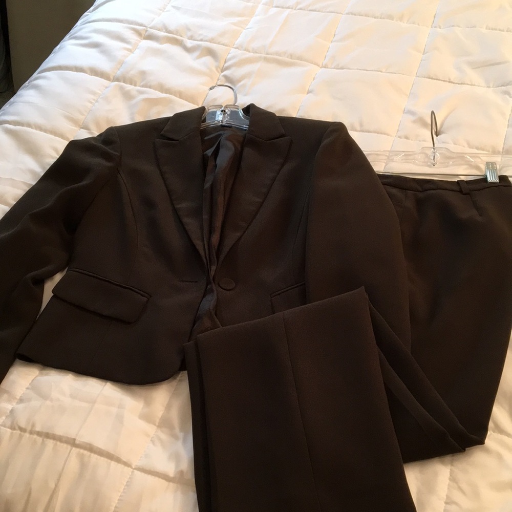 Jones wear essentials pant suit